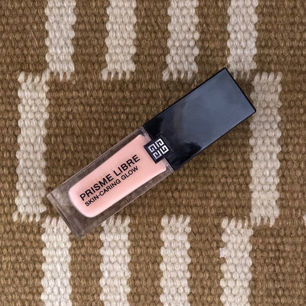 Givenchy Prisme Libre Skin-Caring Glow Foundation 2-N150